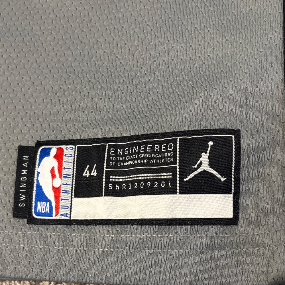 Nike Gray Basketball Jerseys Durant & Irving - Picture 5 of 7